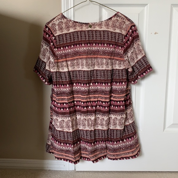 Billabong Pattern T-Shirt Size S EUC - Picture 4 of 5